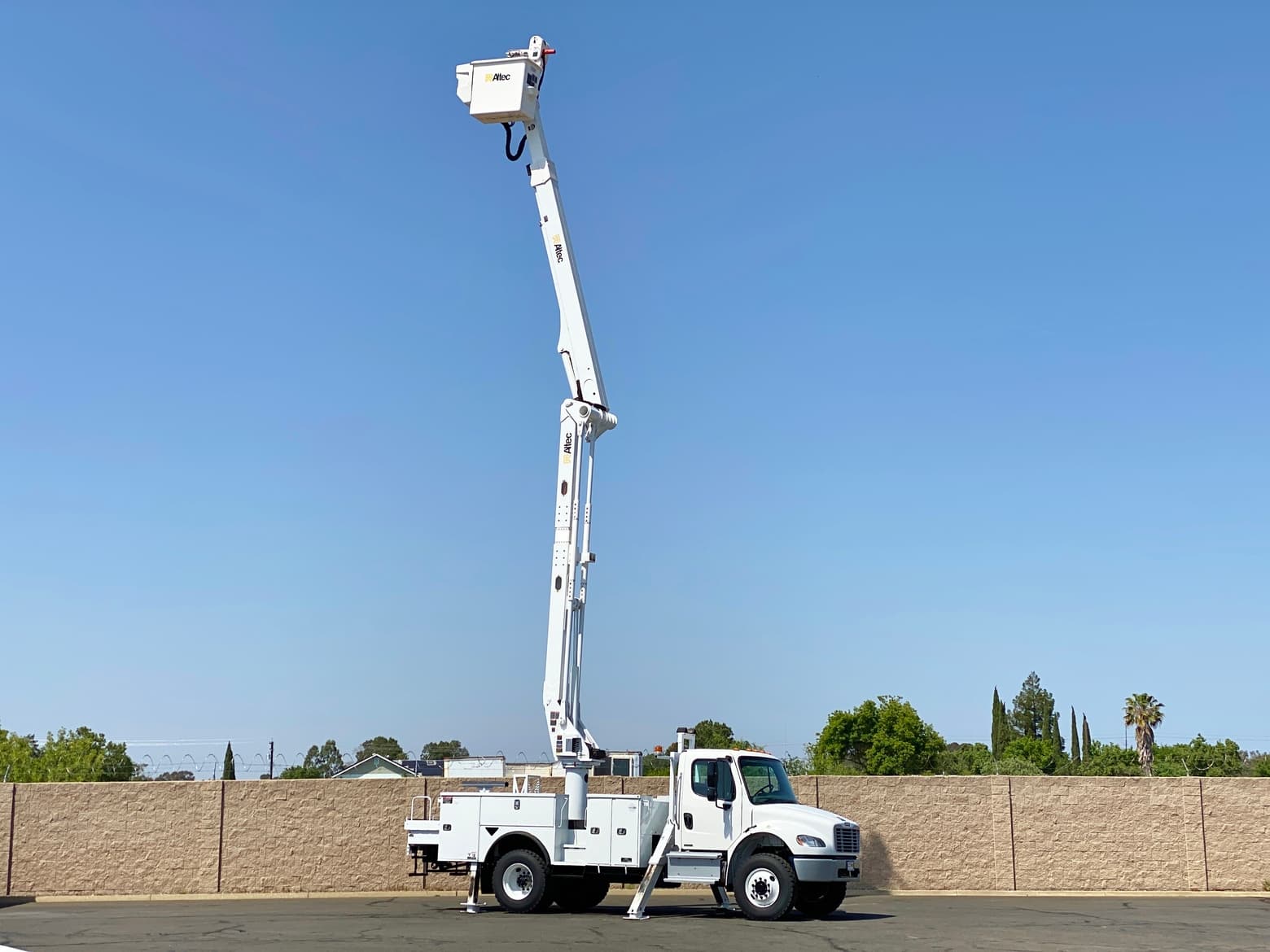 2018 Freightliner M2 4x4 Altec TA60 Articulating Bucket Truck
