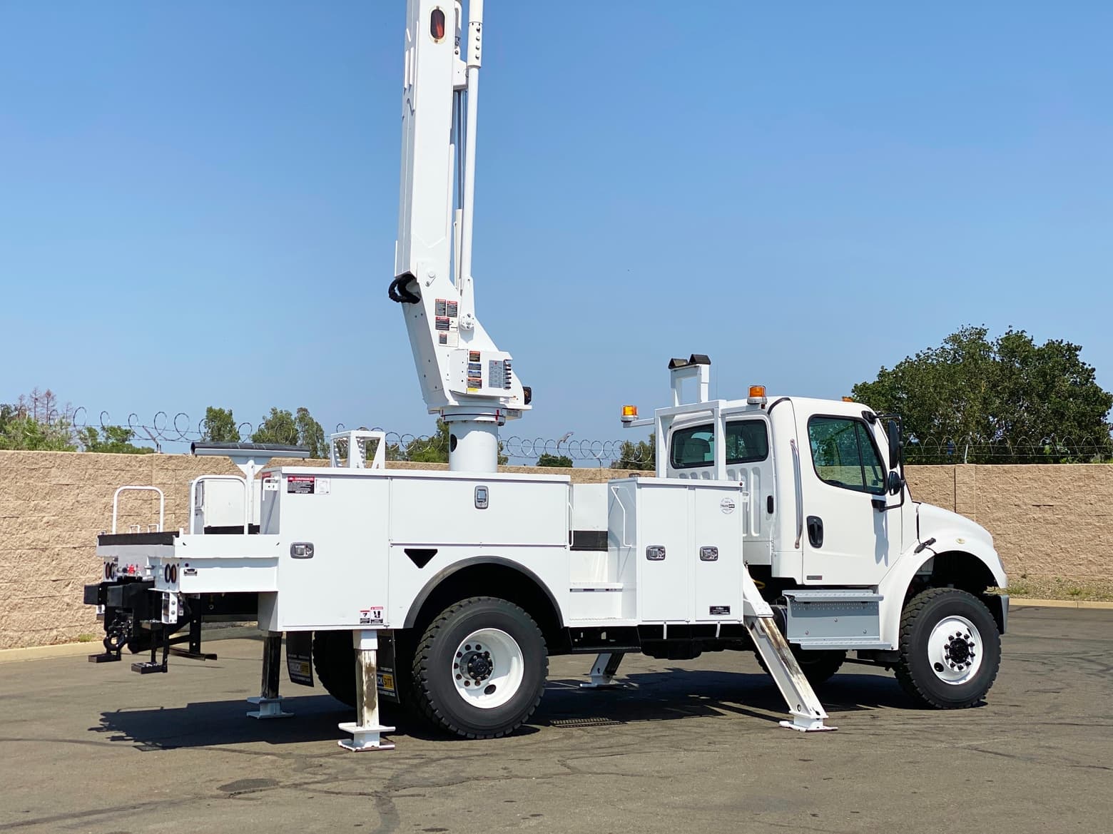 2018 Freightliner M2 4x4 Altec TA60 Articulating Bucket Truck