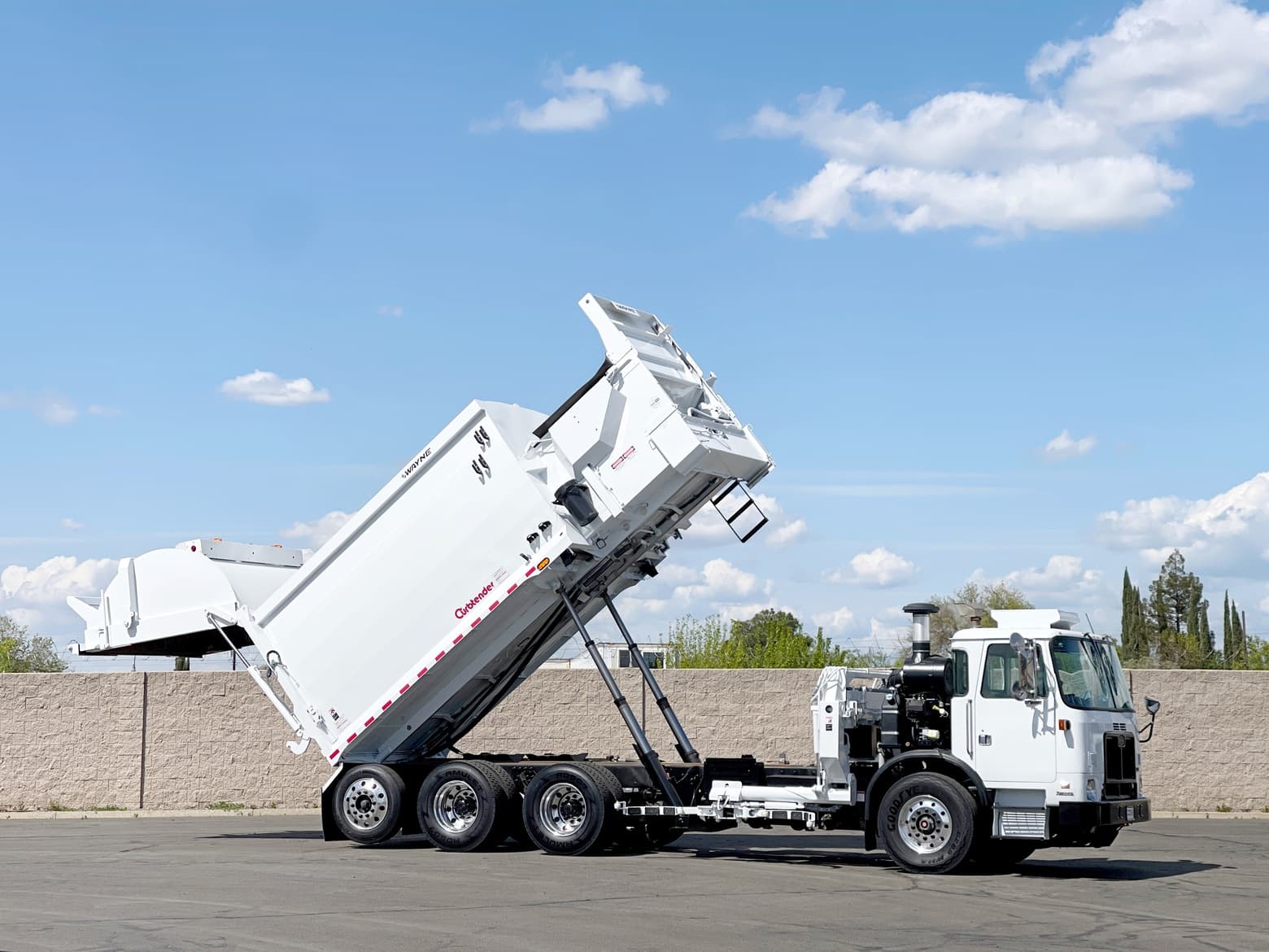 2011 Autocar Xpeditor Wayne Curbtender 31 Yard ASL Garbage Truck