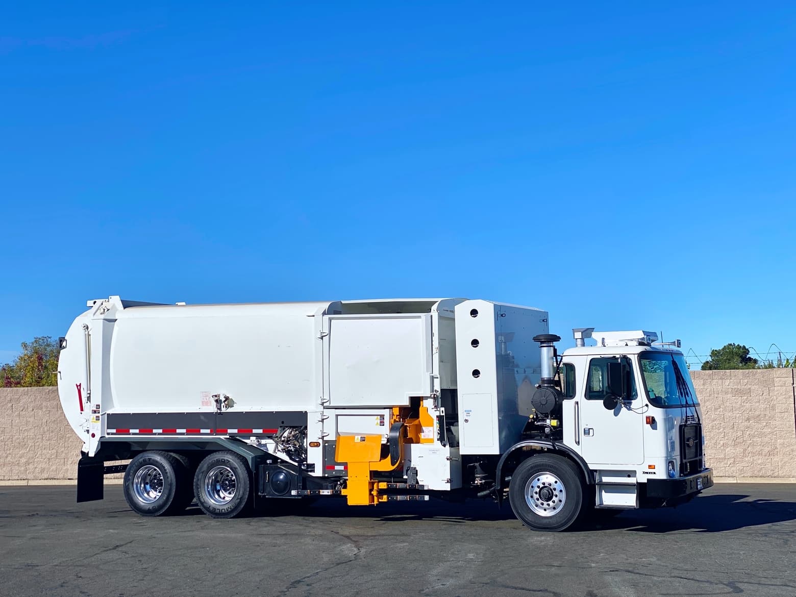 2014 Autocar CNG Labrie Expert 2000 31YD ASL Garbage Truck
