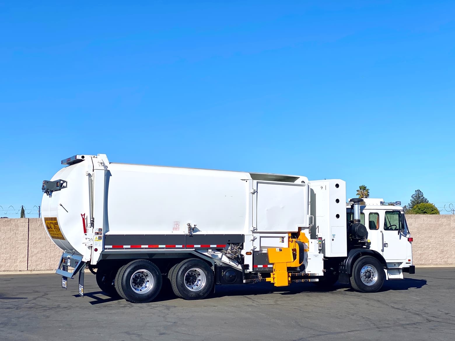 2014 Autocar CNG Labrie Expert 2000 31YD ASL Garbage Truck