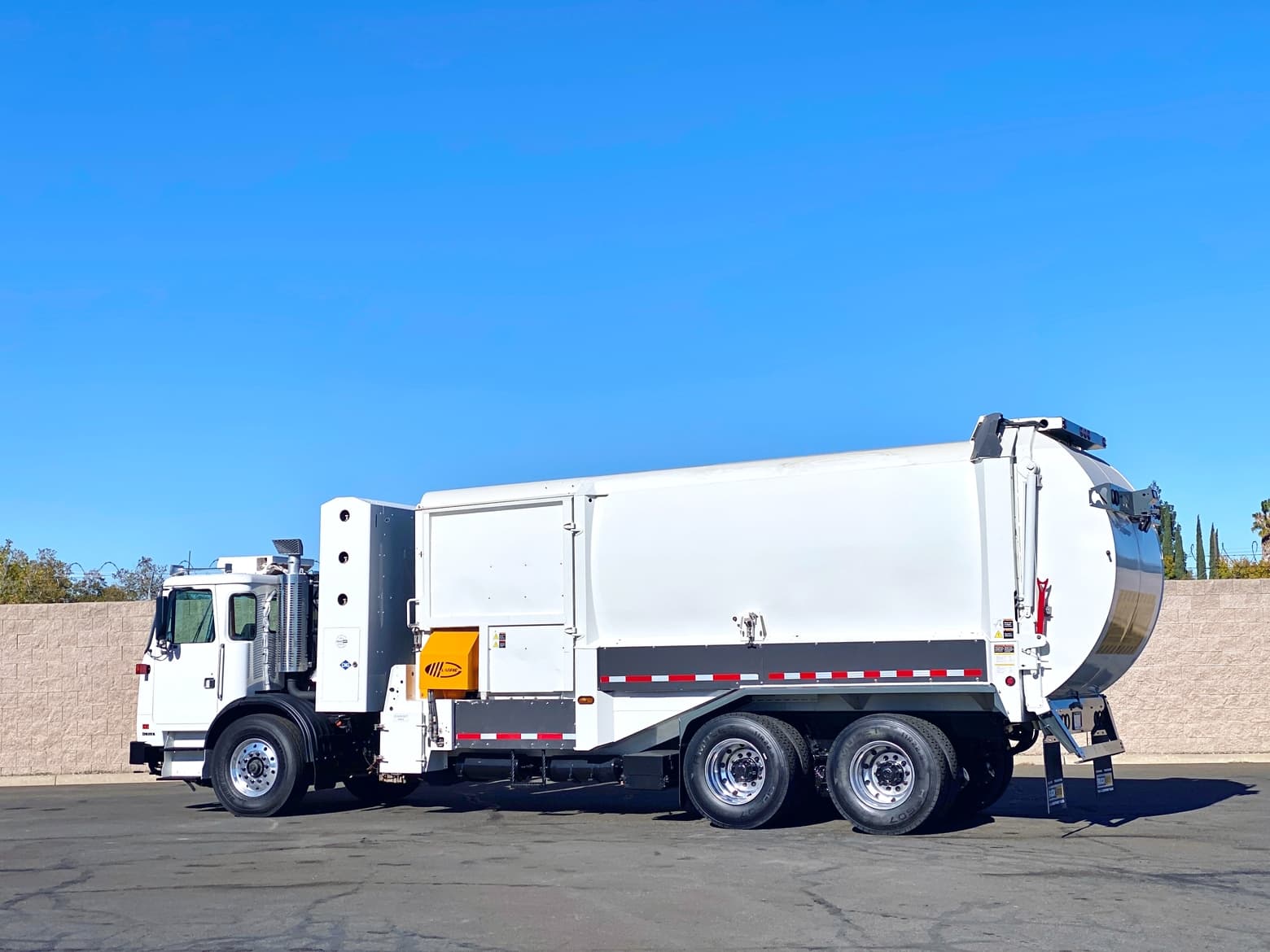 2014 Autocar CNG Labrie Expert 2000 31YD ASL Garbage Truck
