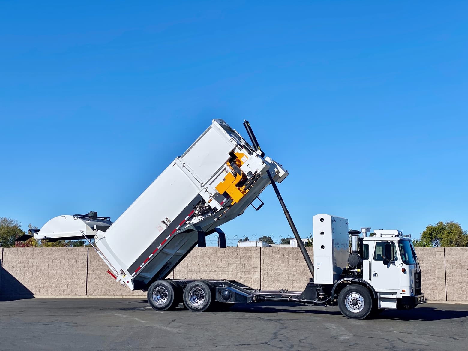 2014 Autocar CNG Labrie Expert 2000 31YD ASL Garbage Truck