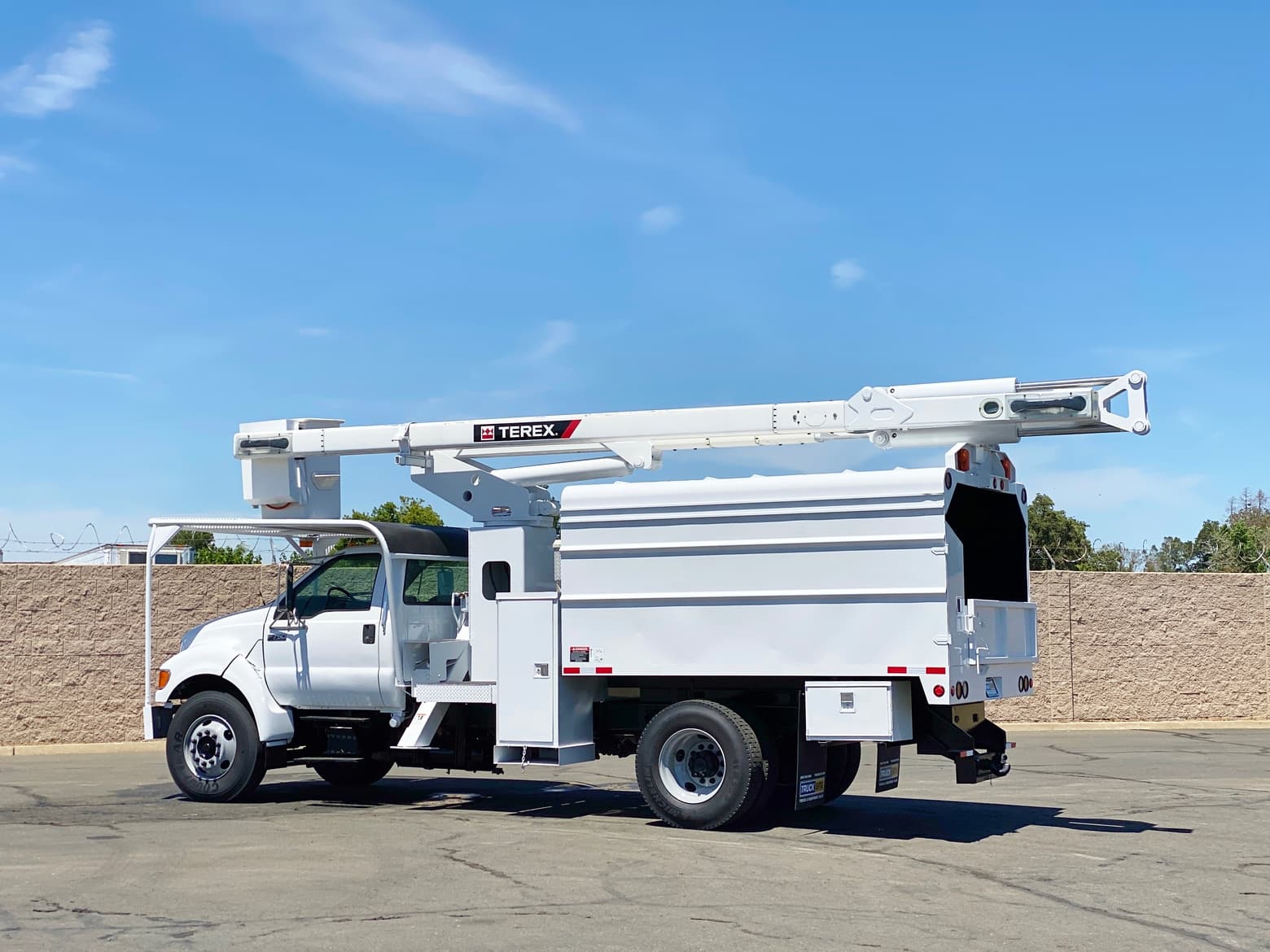2000 Ford F750 XL SD Terex Hi-Ranger XT-5 Forestry Bucket Truck
