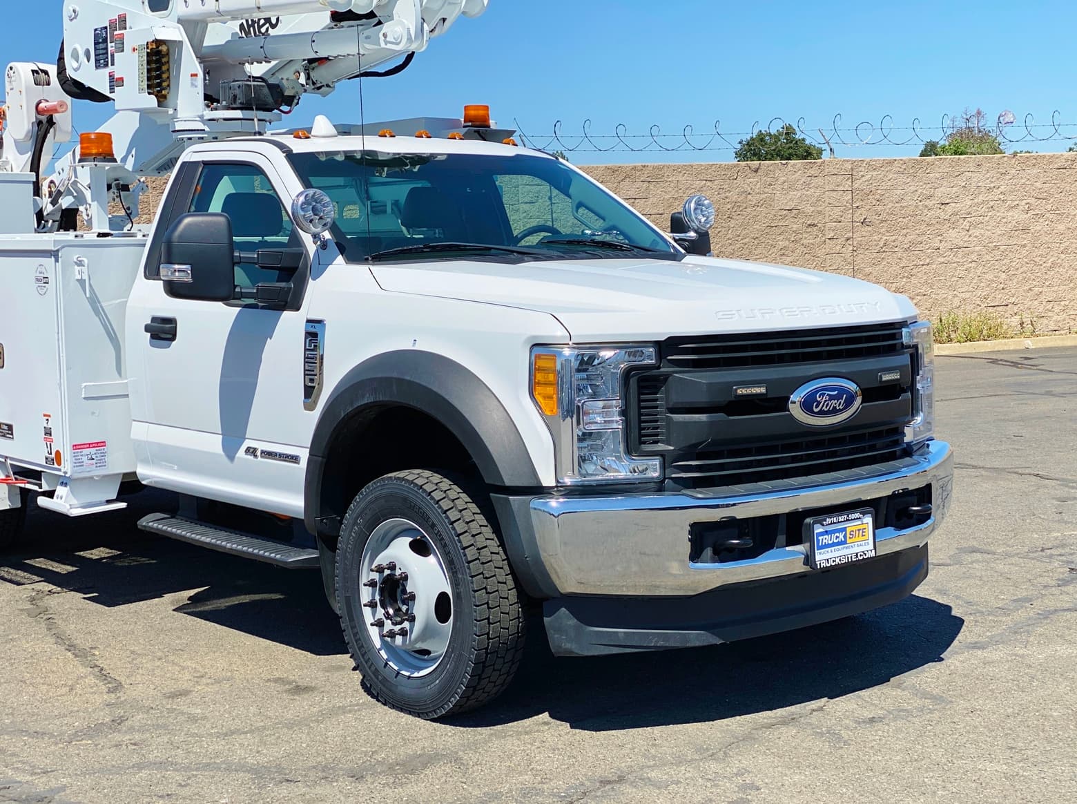 2017 Ford F550 XL 4x4 Altec AT40M Articulating Bucket Truck
