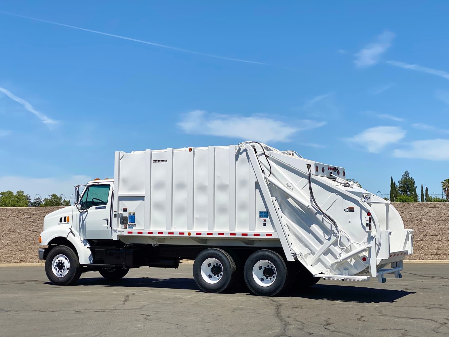 1997 Ford Leach Packmaster 2RII Rear Loader Garbage Truck