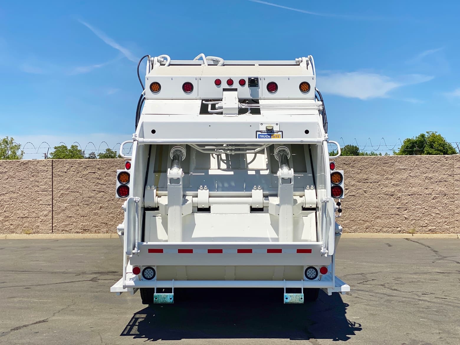 1997 Ford Leach Packmaster 2RII Rear Loader Garbage Truck