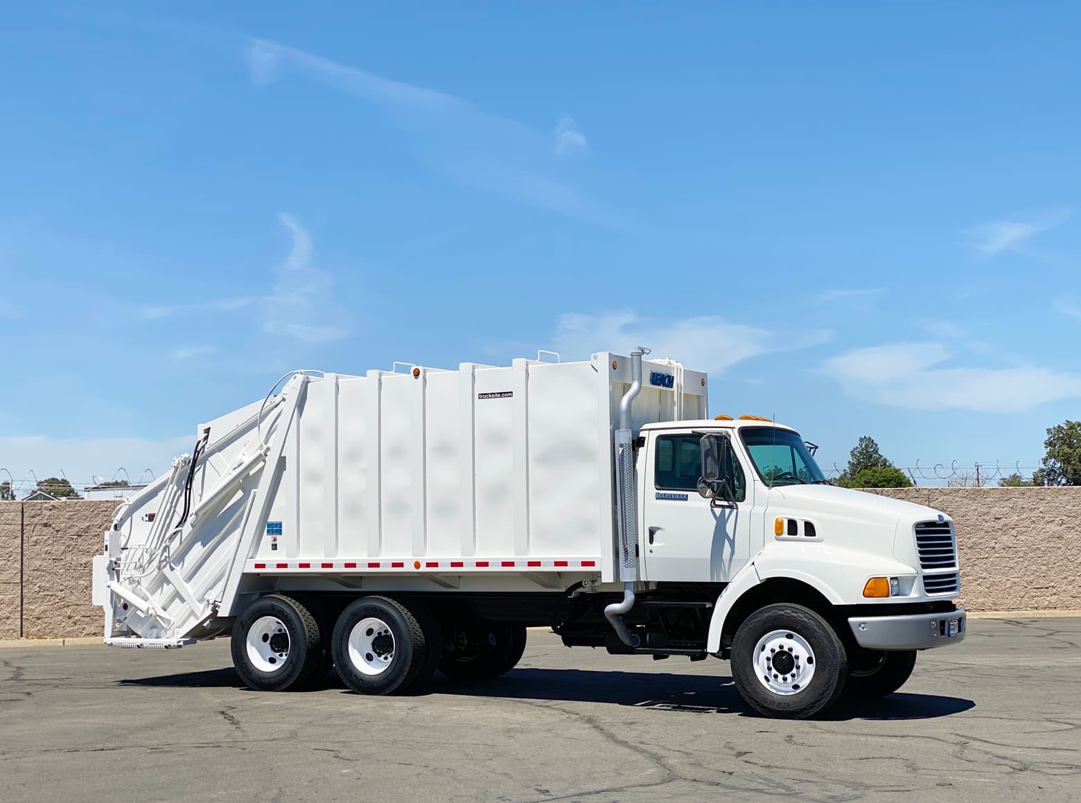 1997 Ford Leach Packmaster 2RII Rear Loader Garbage Truck