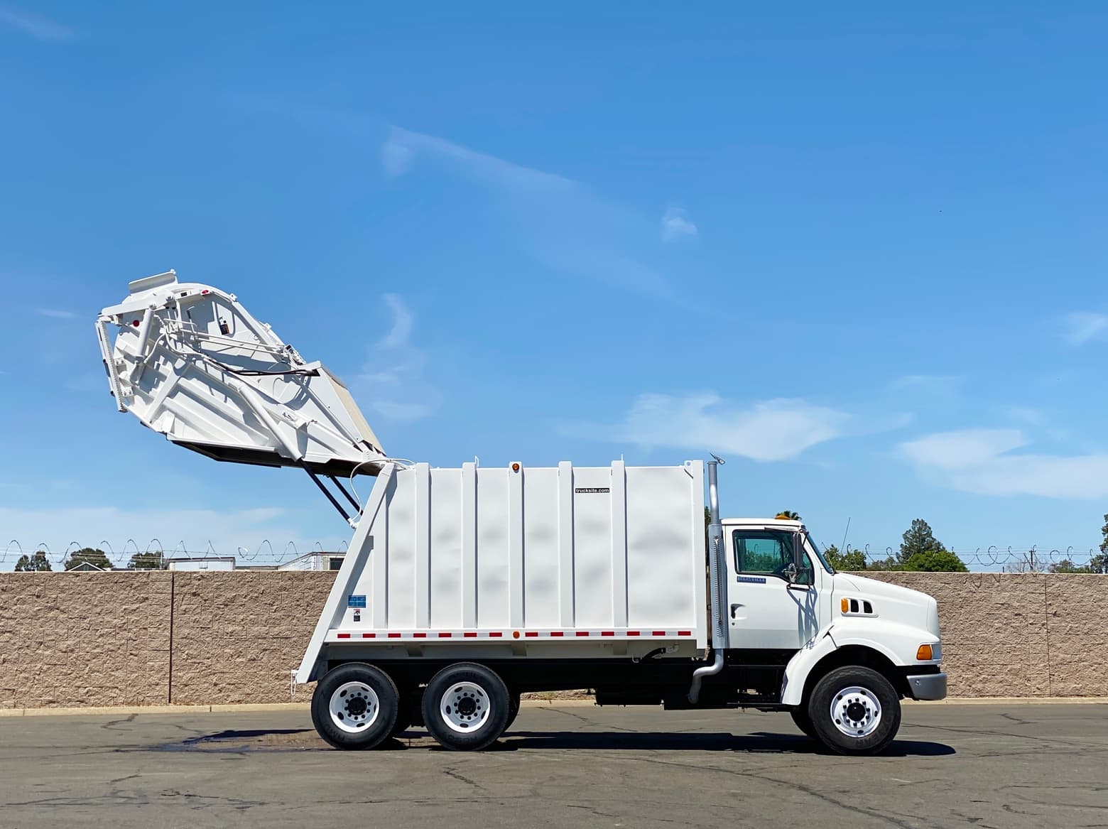 1997 Ford Leach Packmaster 2RII Rear Loader Garbage Truck