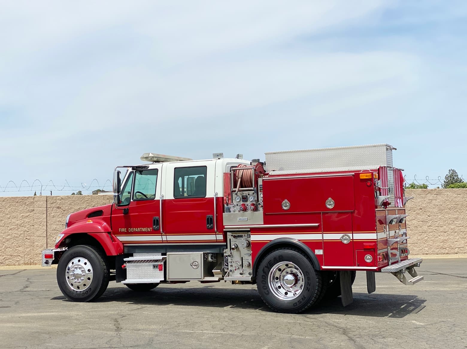 2004 International 7400 West-Mark 527/508/15 Type 3 Fire Pumper