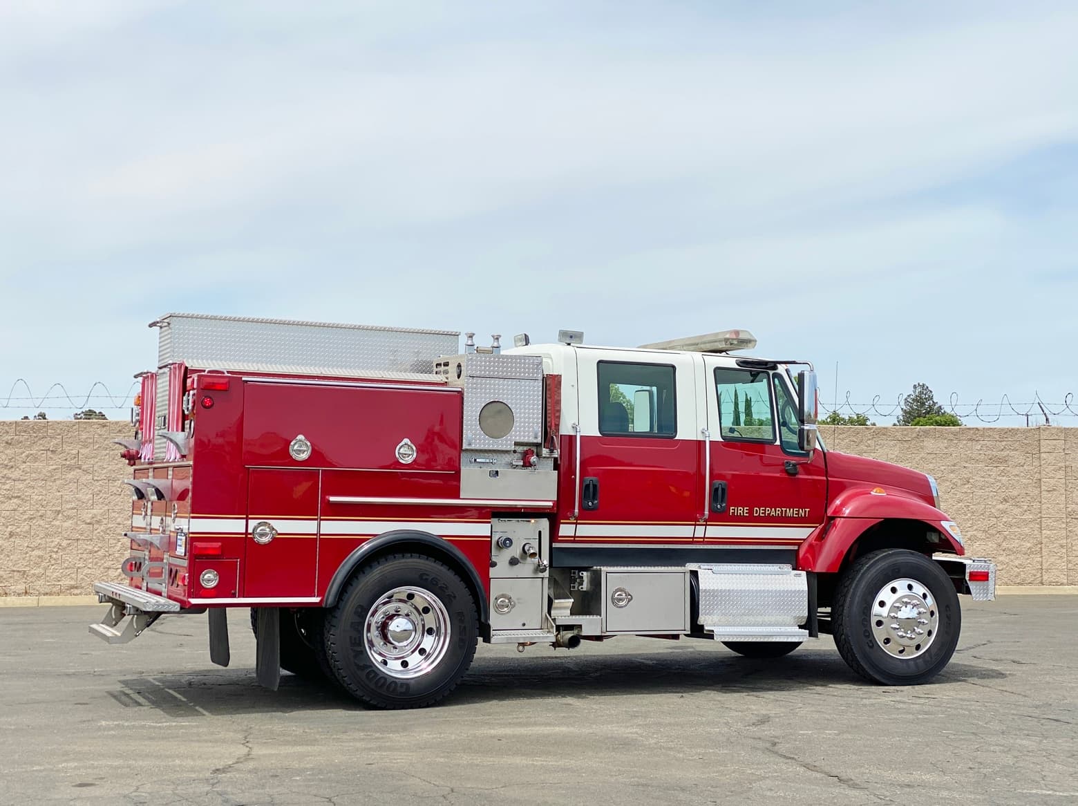 2004 International 7400 West-Mark 527/508/15 Type 3 Fire Pumper
