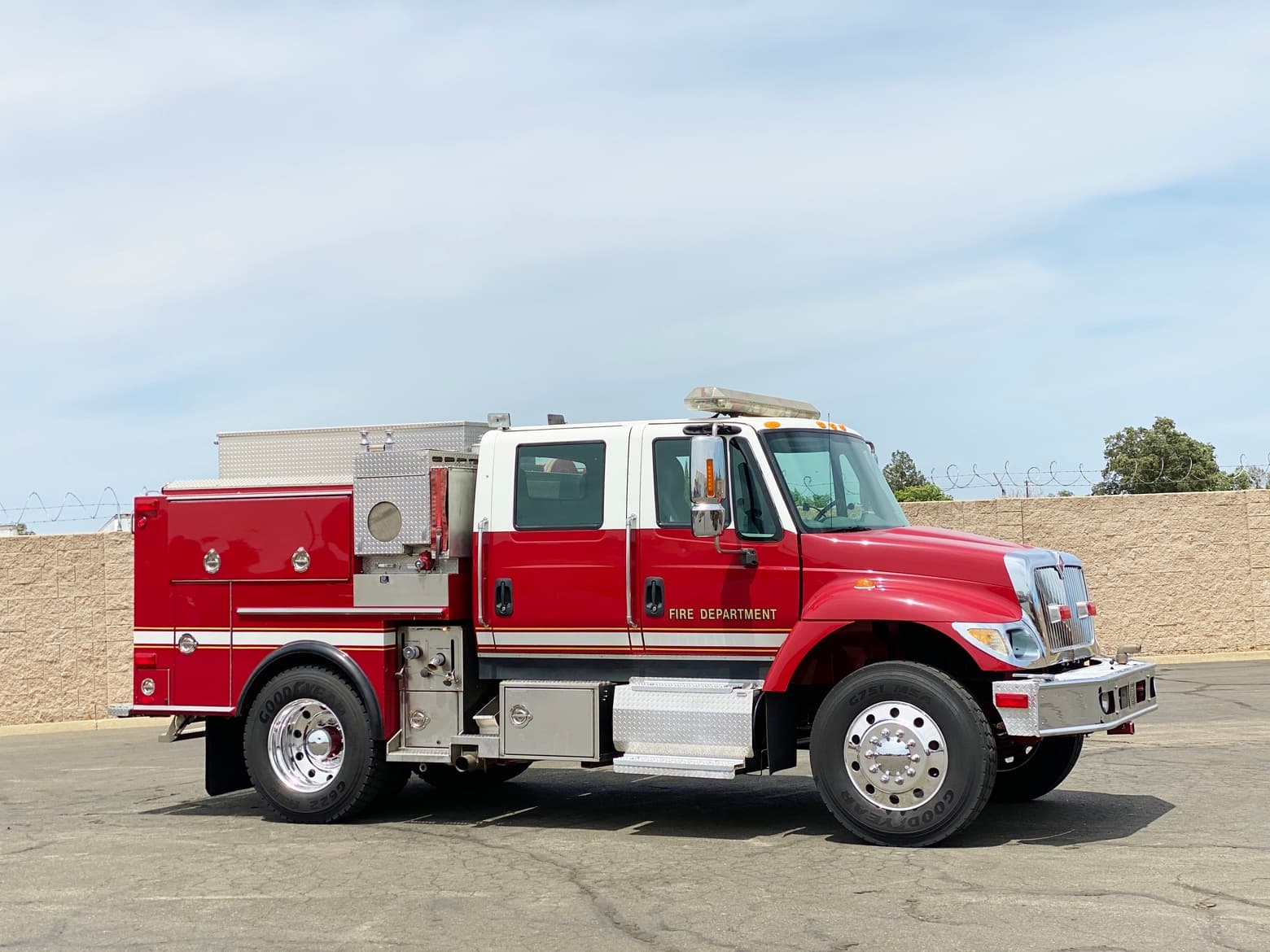2004 International 7400 West-Mark 527/508/15 Type 3 Fire Pumper