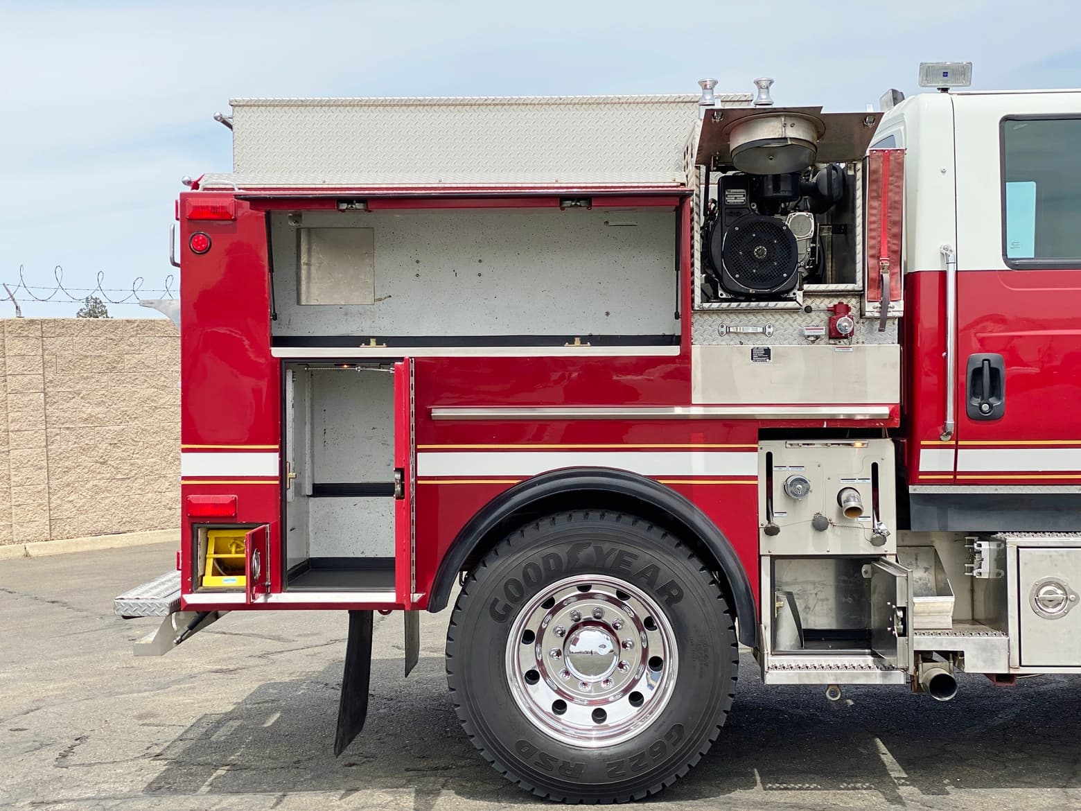 2004 International 7400 West-Mark 527/508/15 Type 3 Fire Pumper