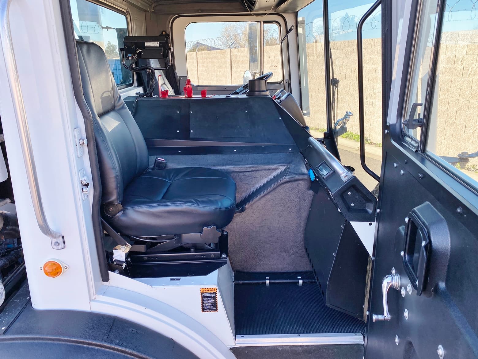 2005 Mack MR688S Heil Formula 4000 Rear Load Packer Garbage Truck