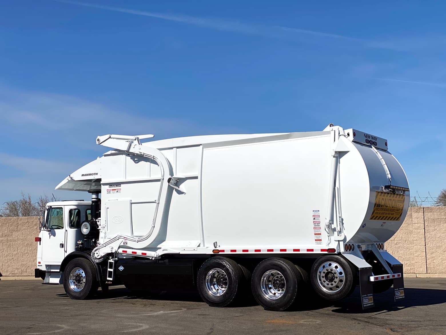 2009 Autocar New Way Mammoth 40 YD CNG Front Loader