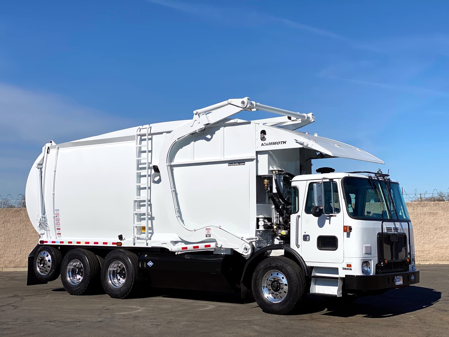 2009 Autocar New Way Mammoth 40 YD CNG Front Loader