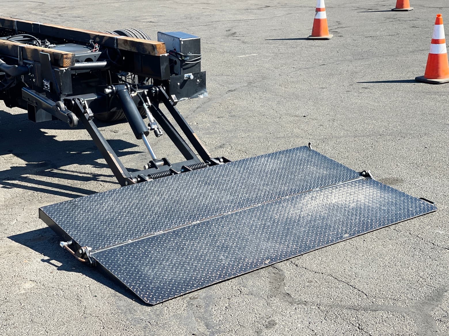 Maxon Tuk-A-Way 2,500 lbs Liftgate