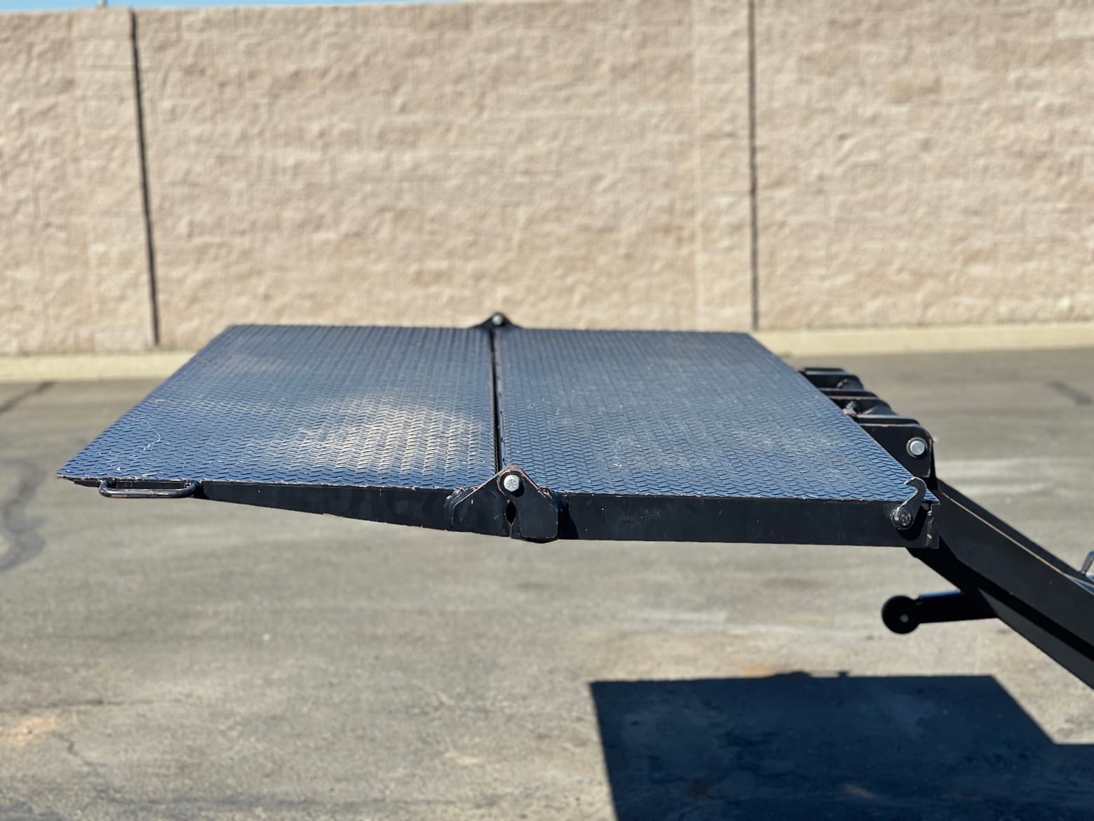 Maxon Tuk-A-Way 2,500 lbs Liftgate