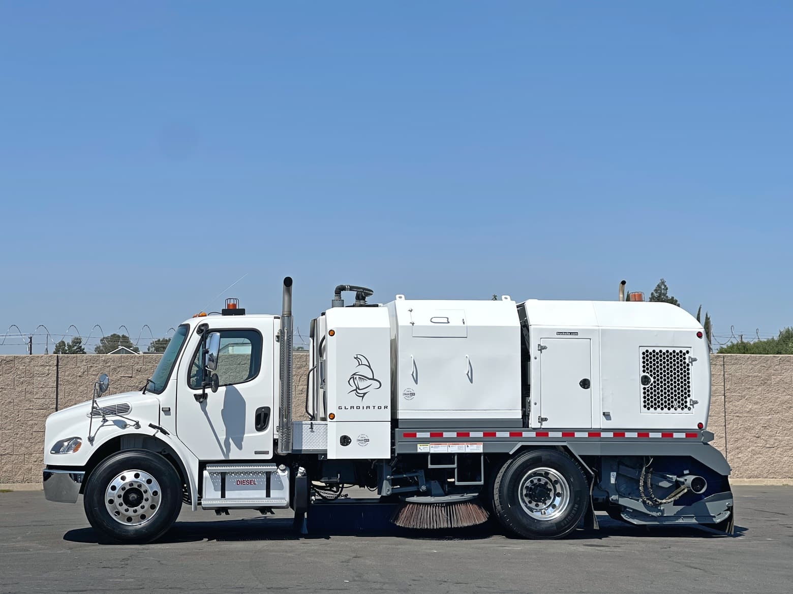 2011 Freightliner Wayne Gladiator Mechanical Street Sweeper