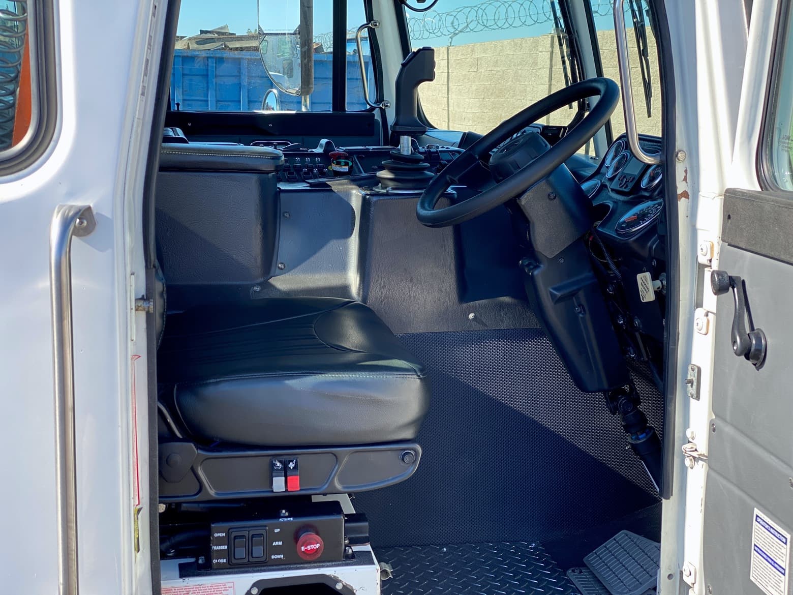 2015 Autocar Xpeditor McNeilus CNG 35 YD ASL Garbage Truck