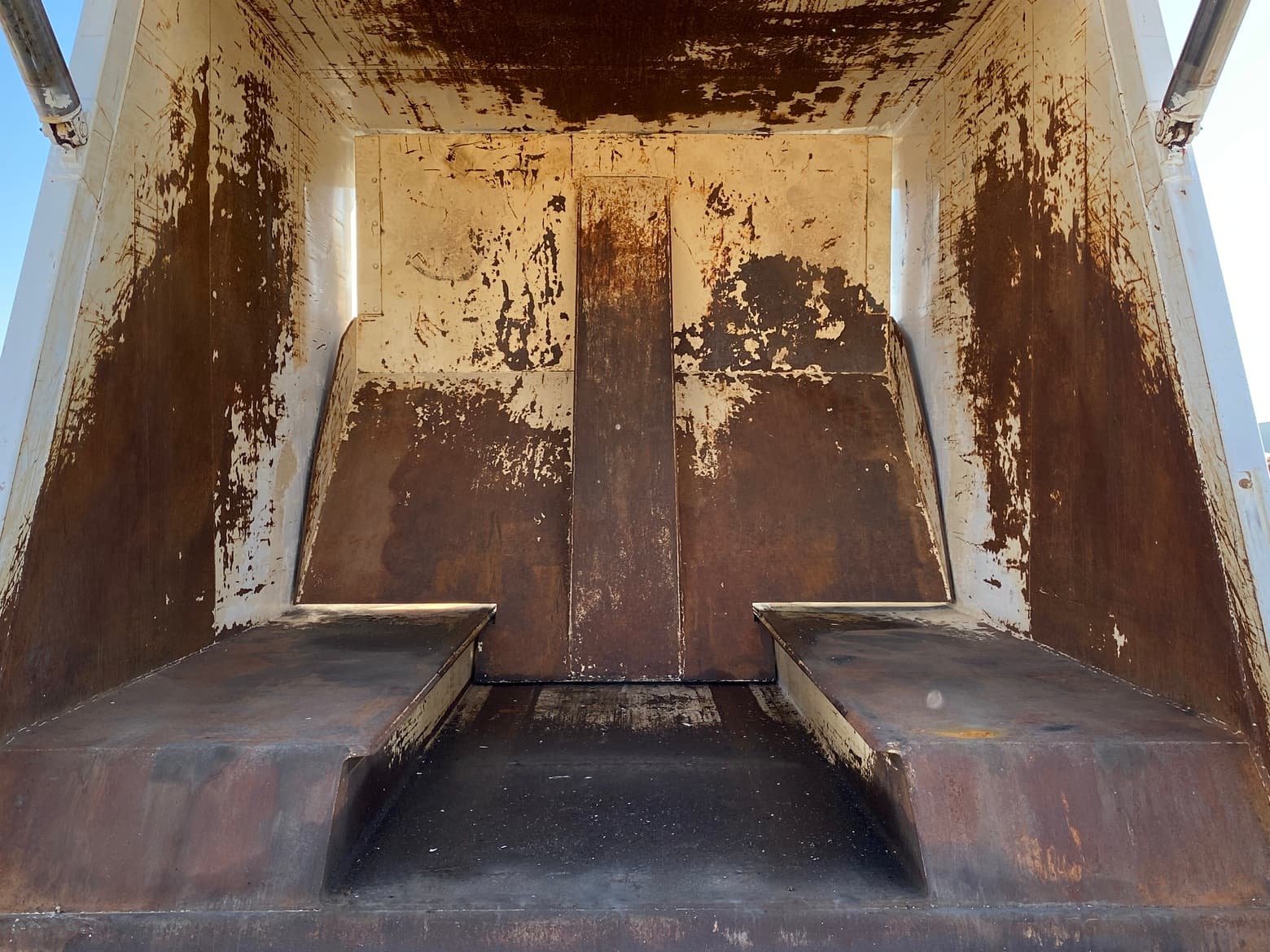 2003 Volvo WXLL42 Leach Alpha 20 YD Rear Loader Garbage Truck