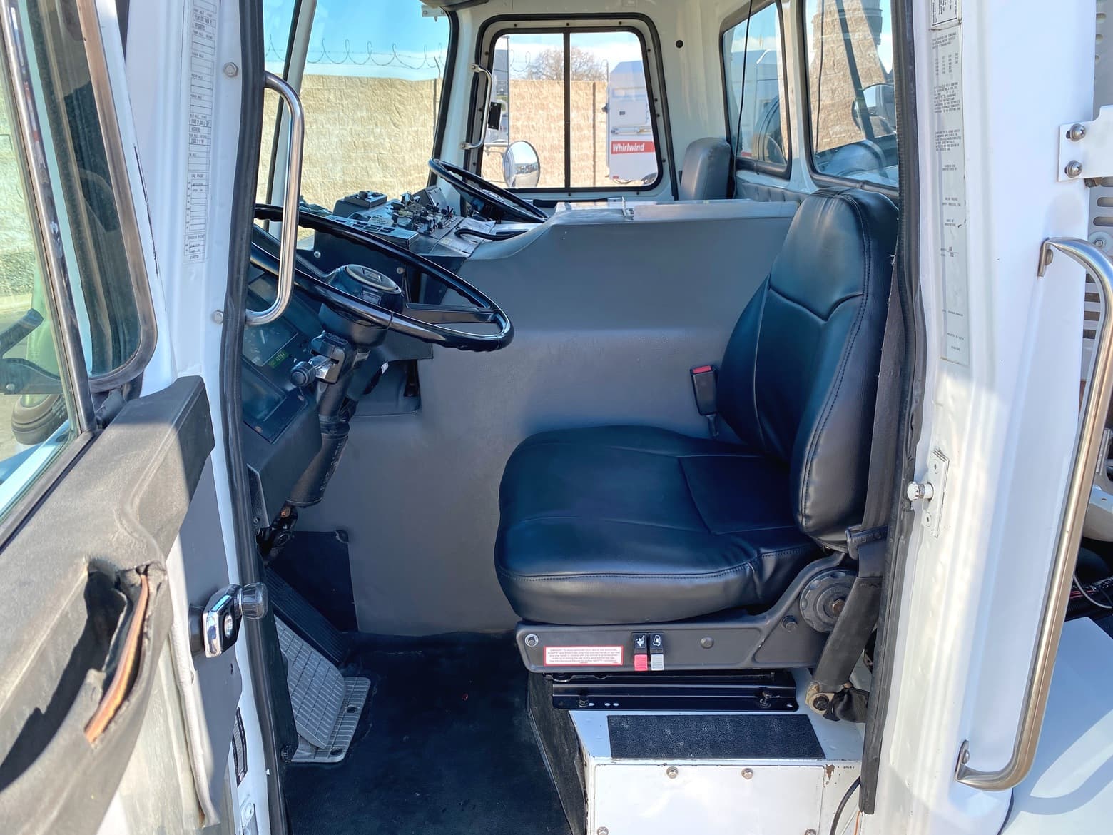 2003 Volvo WXLL42 Leach Alpha 20 YD Rear Loader Garbage Truck