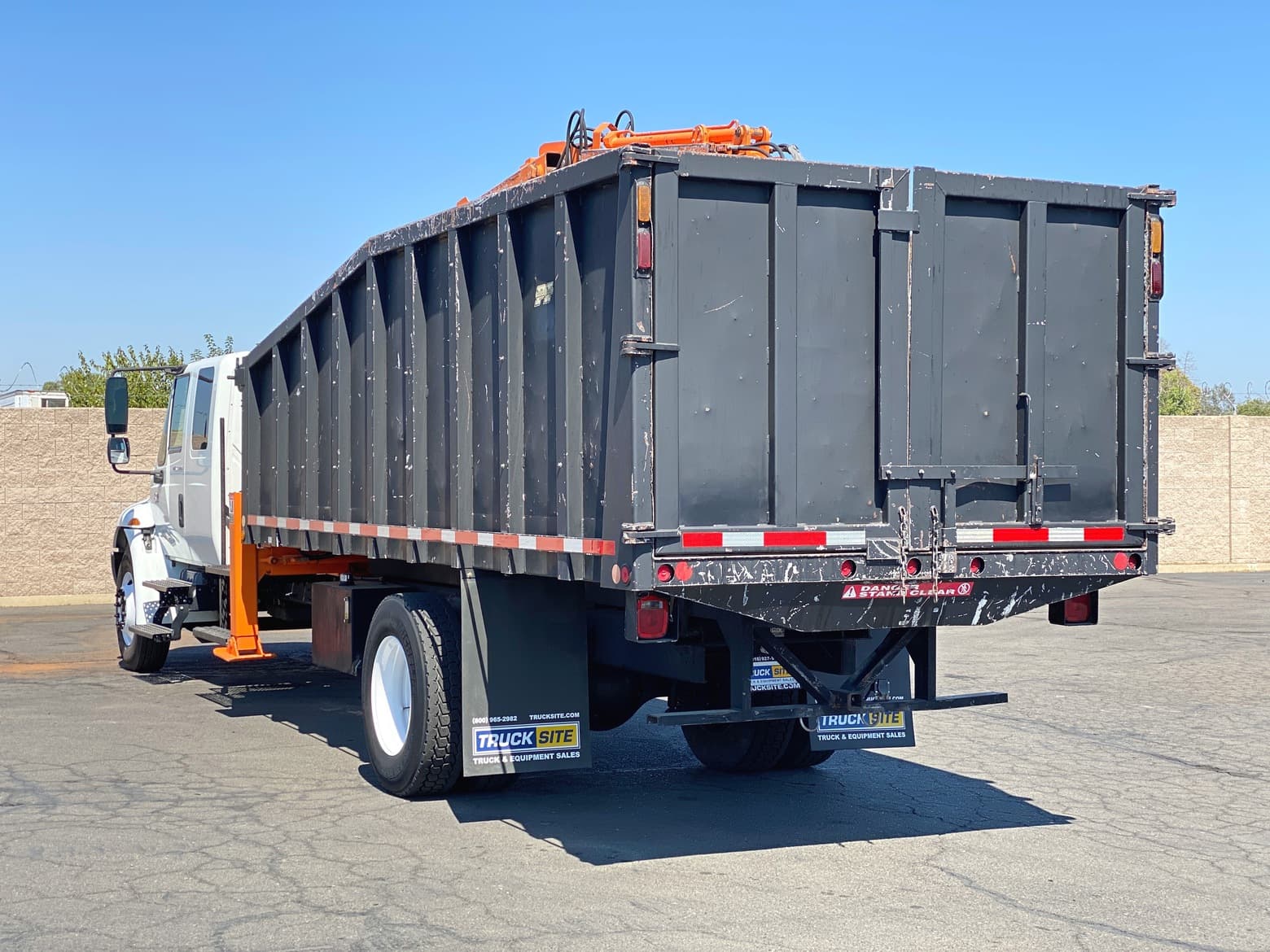 2005 International Petersen TL-3 Grapple Truck
