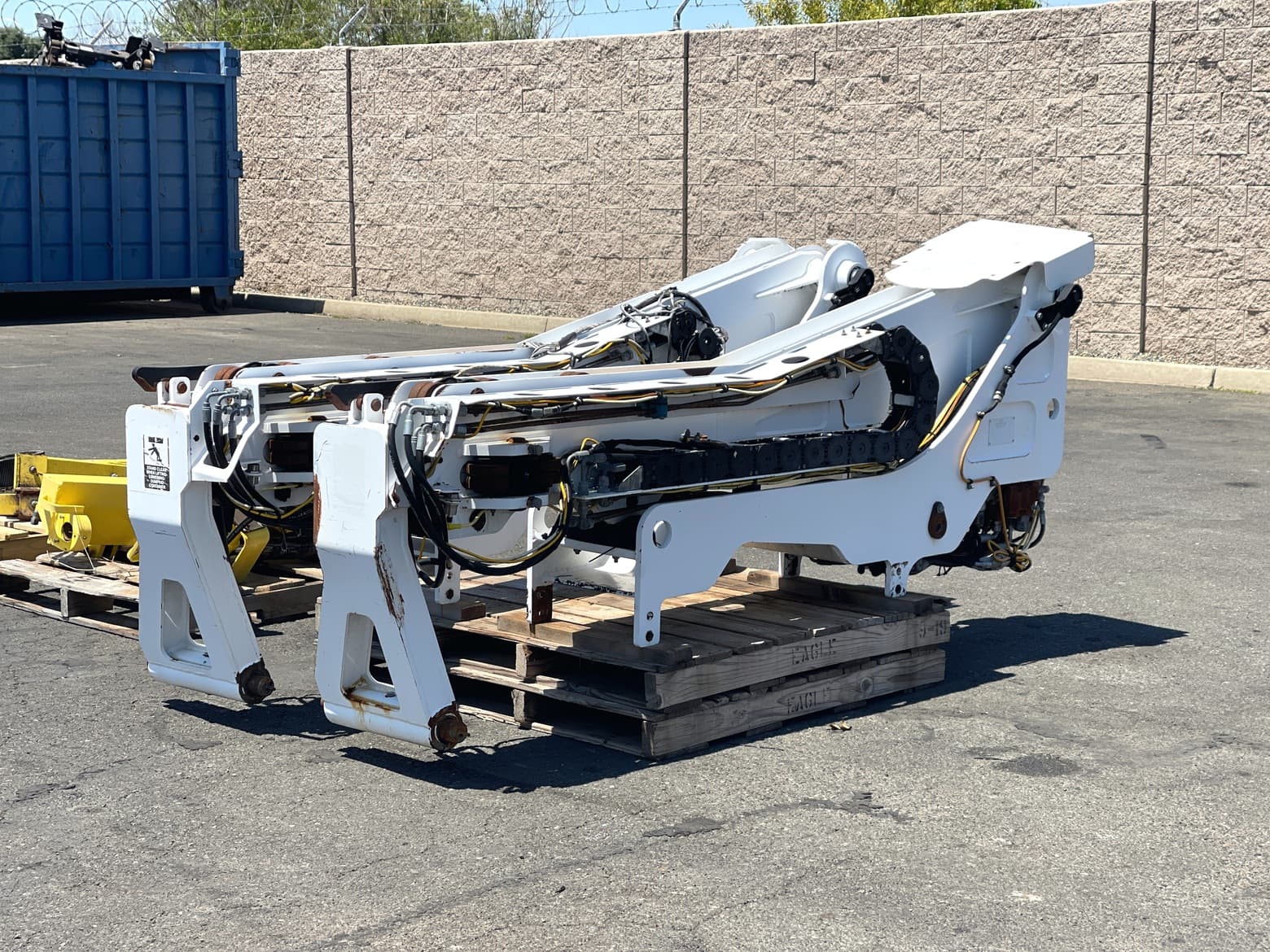 Side Loader Garbage Truck Arms | Dadee Scorpion