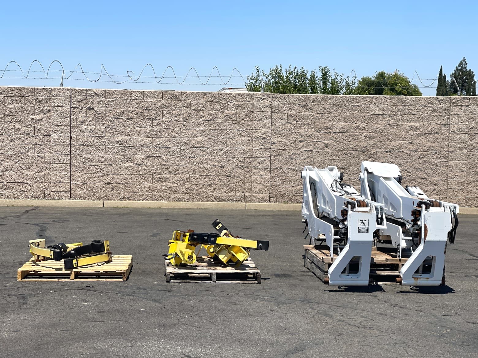 Side Loader Garbage Truck Arms | Dadee Scorpion