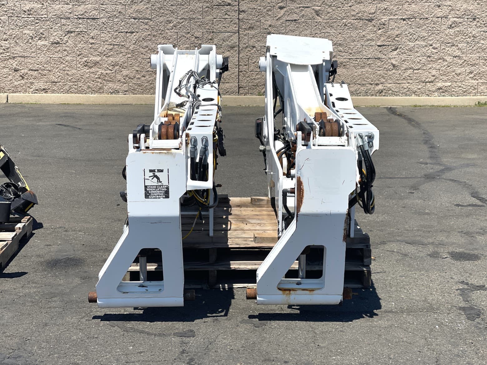 Side Loader Garbage Truck Arms | Dadee Scorpion