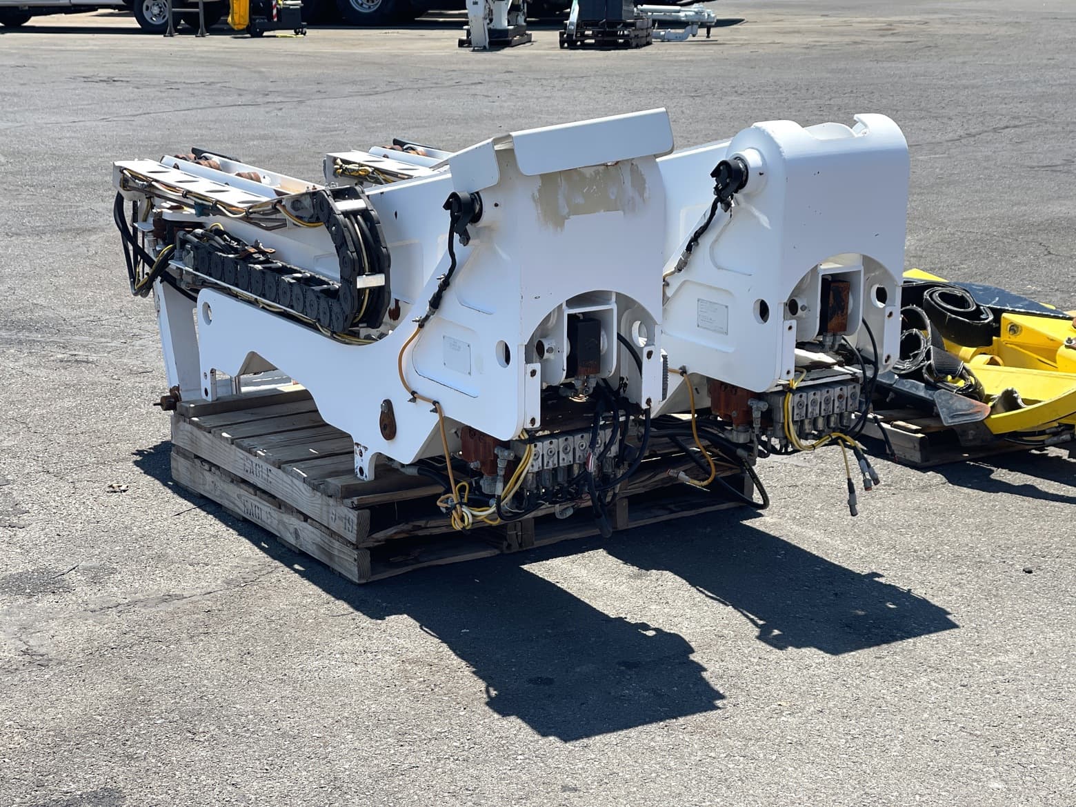 Side Loader Garbage Truck Arms | Dadee Scorpion