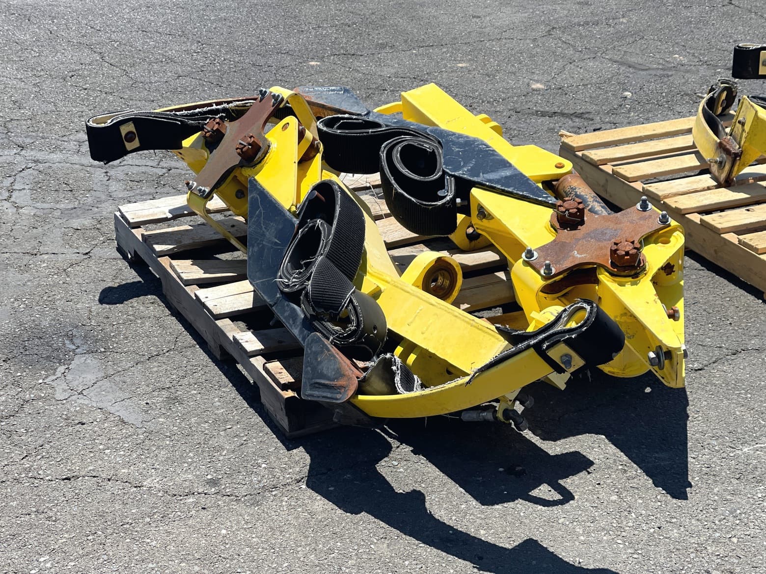 Side Loader Garbage Truck Arms | Dadee Scorpion