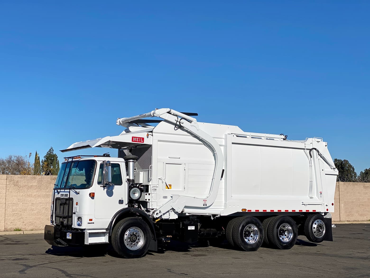 2008 Autocar Heil Half/Pack Front Loader Garbage Truck