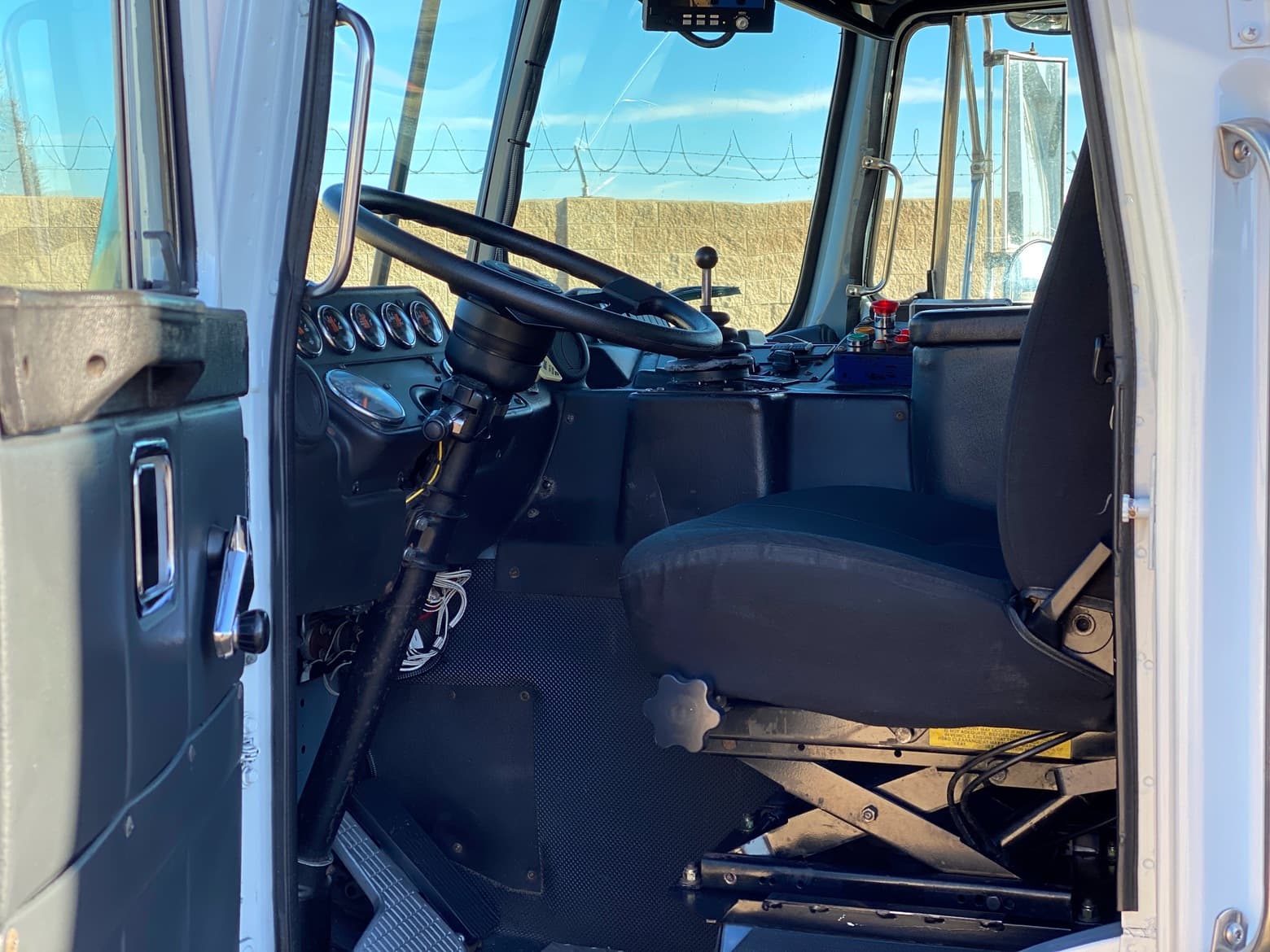 2008 Autocar Heil Half/Pack Front Loader Garbage Truck