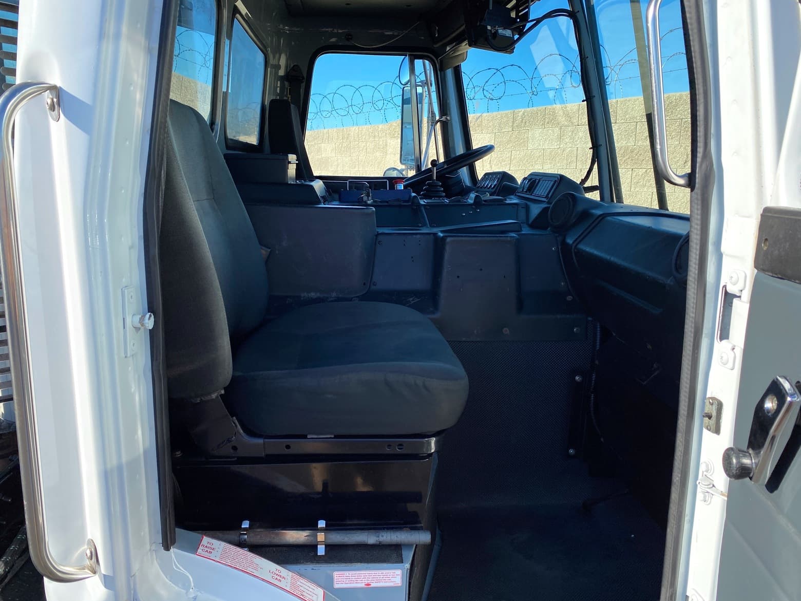 2008 Autocar Heil Half/Pack Front Loader Garbage Truck