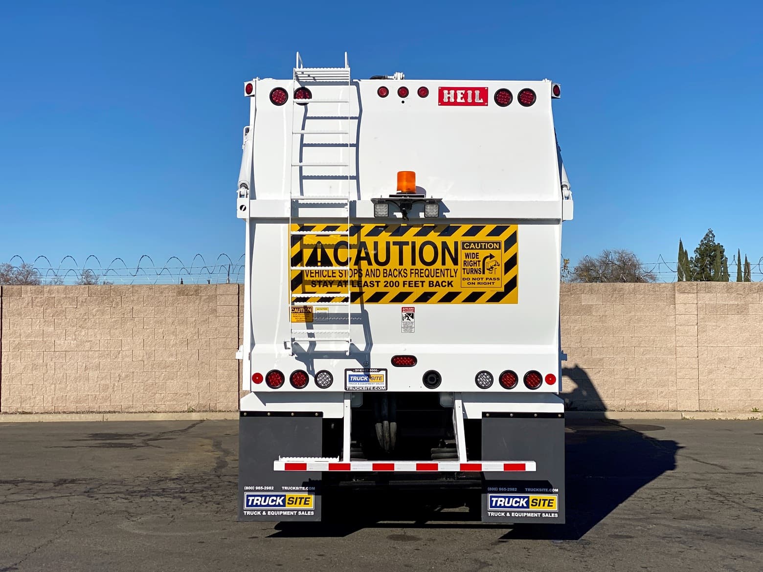 2008 Autocar Heil Half/Pack Front Loader Garbage Truck