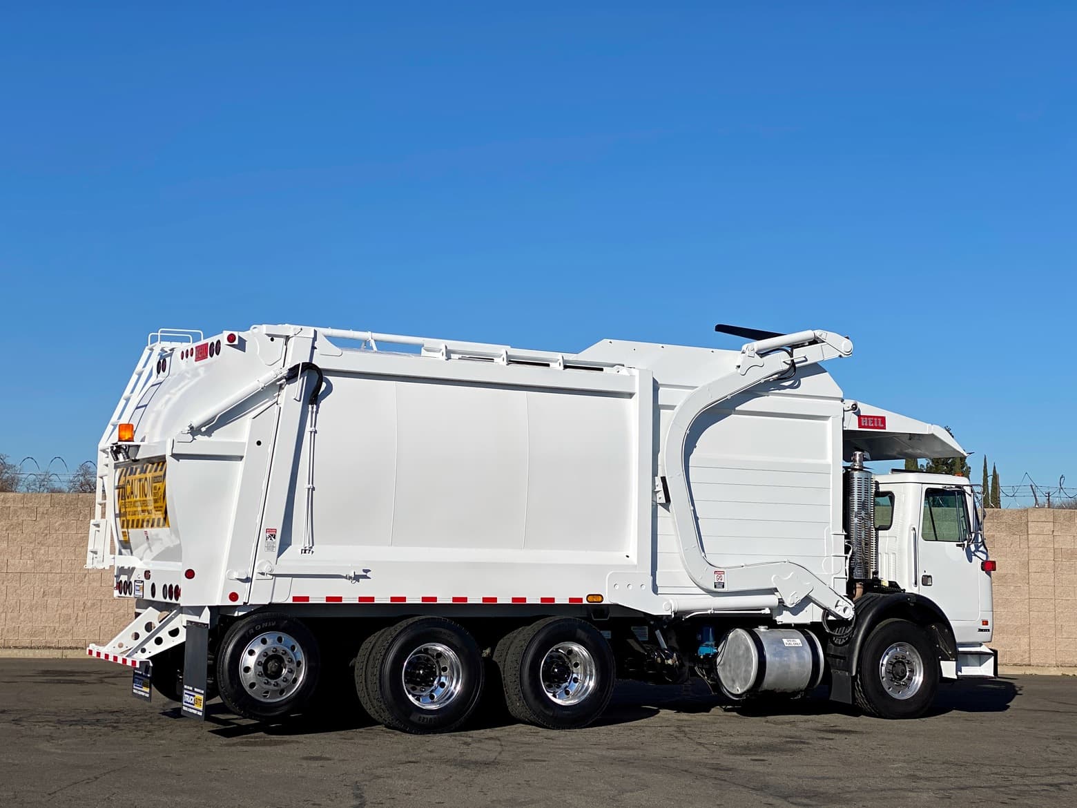 2008 Autocar Heil Half/Pack Front Loader Garbage Truck