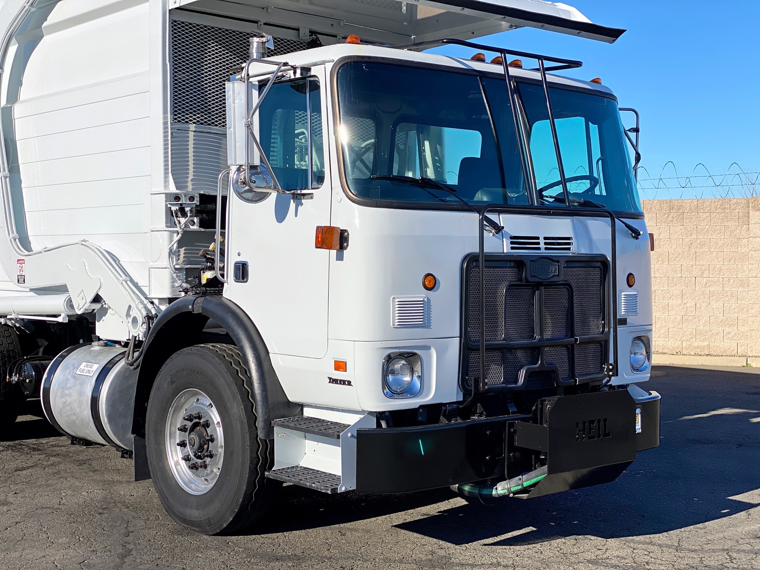 2008 Autocar Heil Half/Pack Front Loader Garbage Truck