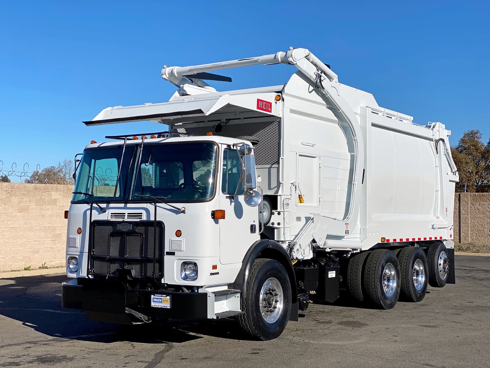 2008 Autocar Heil Half/Pack Front Loader Garbage Truck