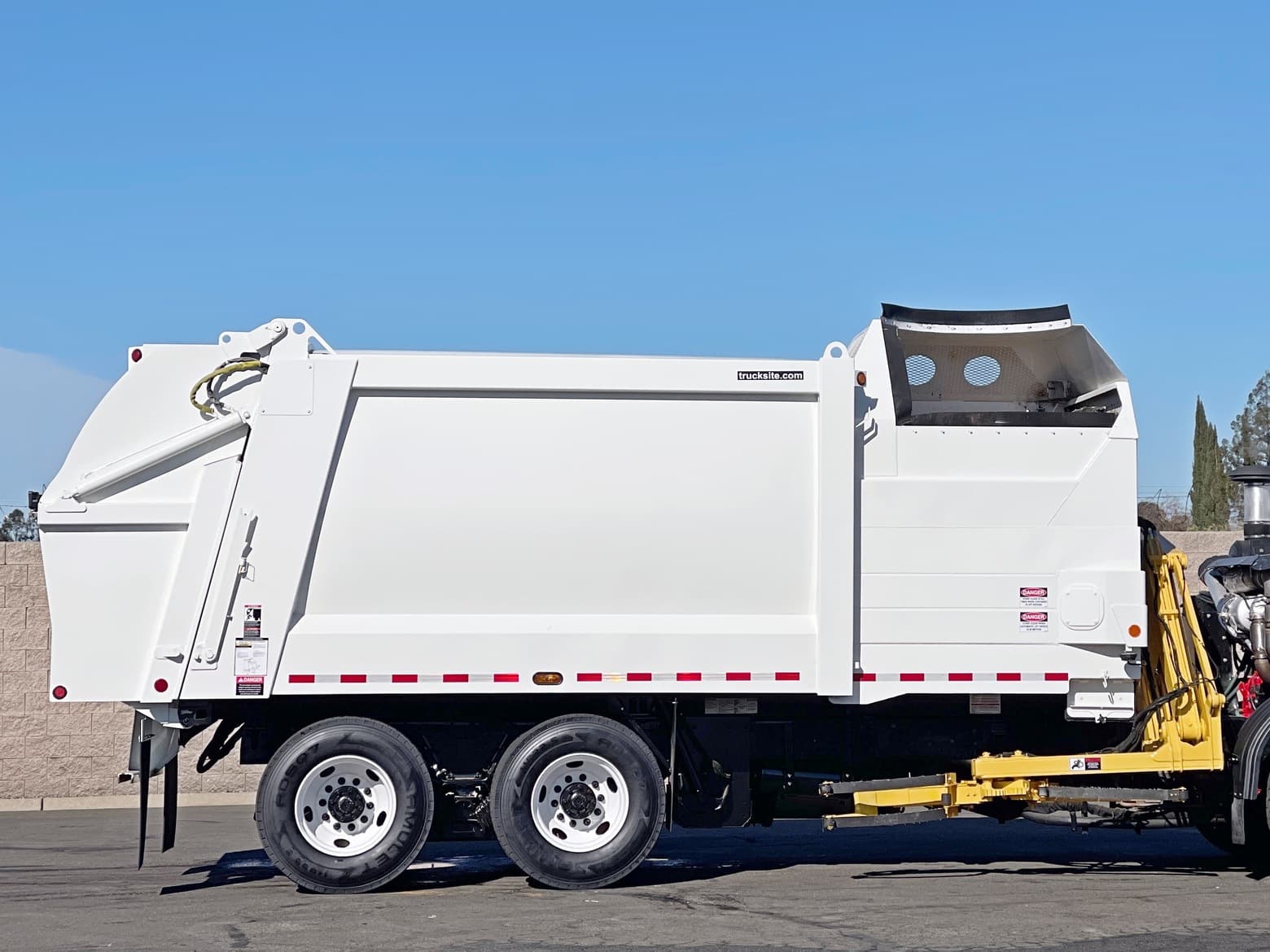 2013 Heil DuraPack 7000 28 YD Side Load Body & Arm