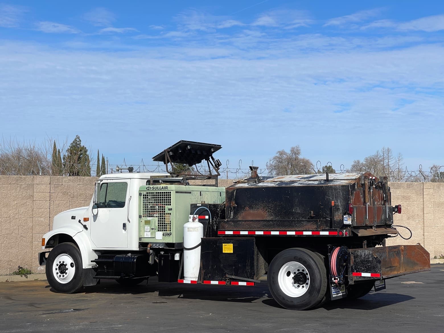 2002 International 4700 PB Loader Asphalt Pothole Patcher