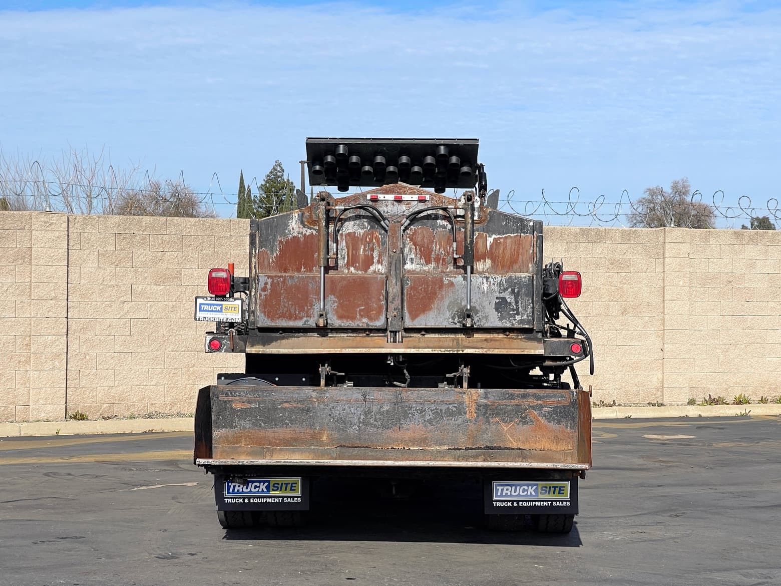 2002 International 4700 PB Loader Asphalt Pothole Patcher