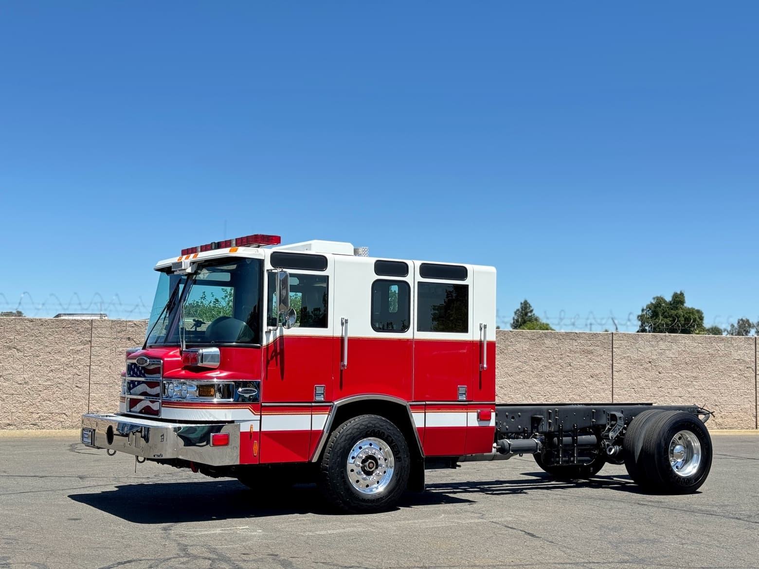 2005 Pierce Quantum Single Axle Cab & Chassis