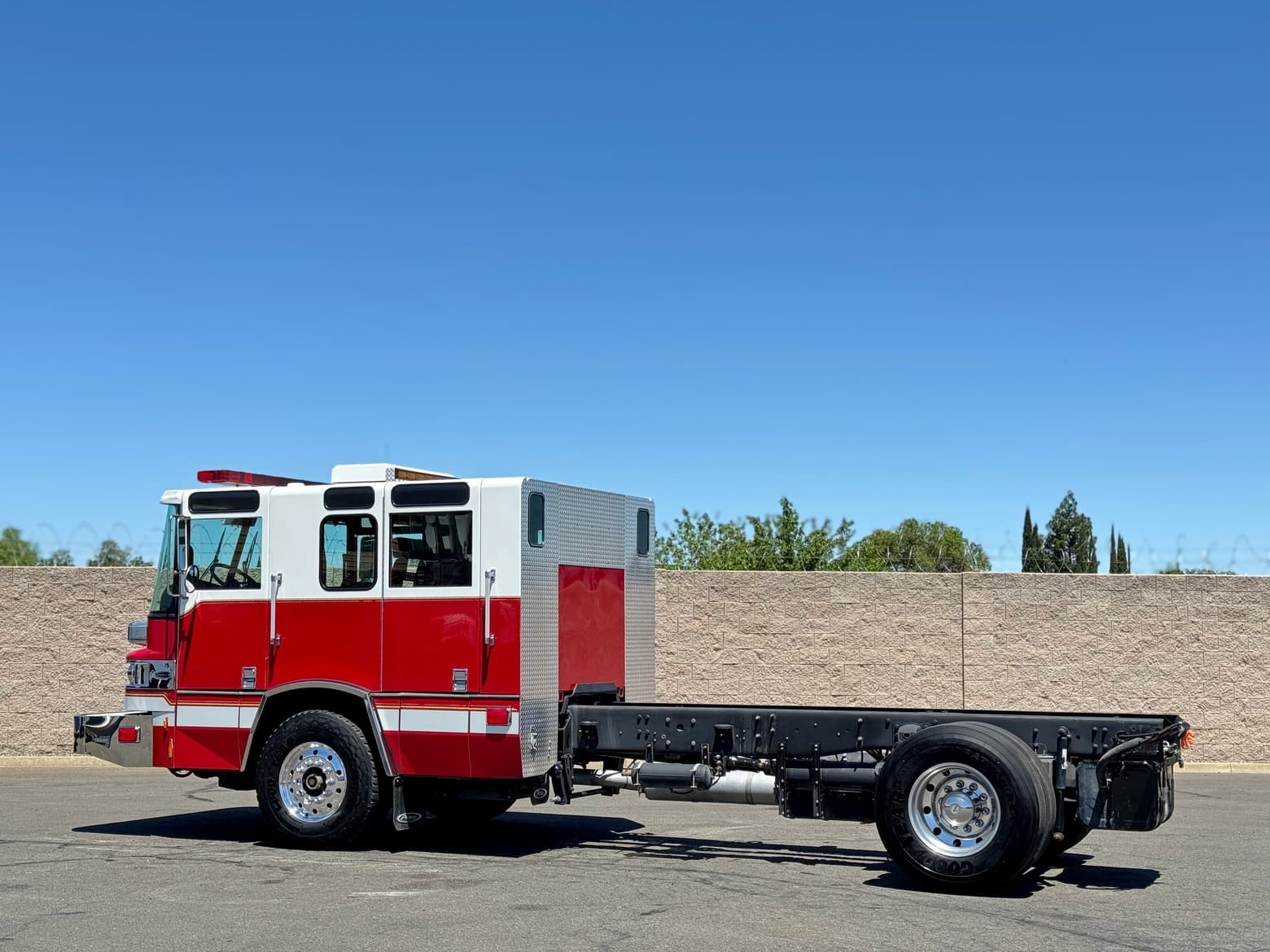 2005 Pierce Quantum Single Axle Cab & Chassis