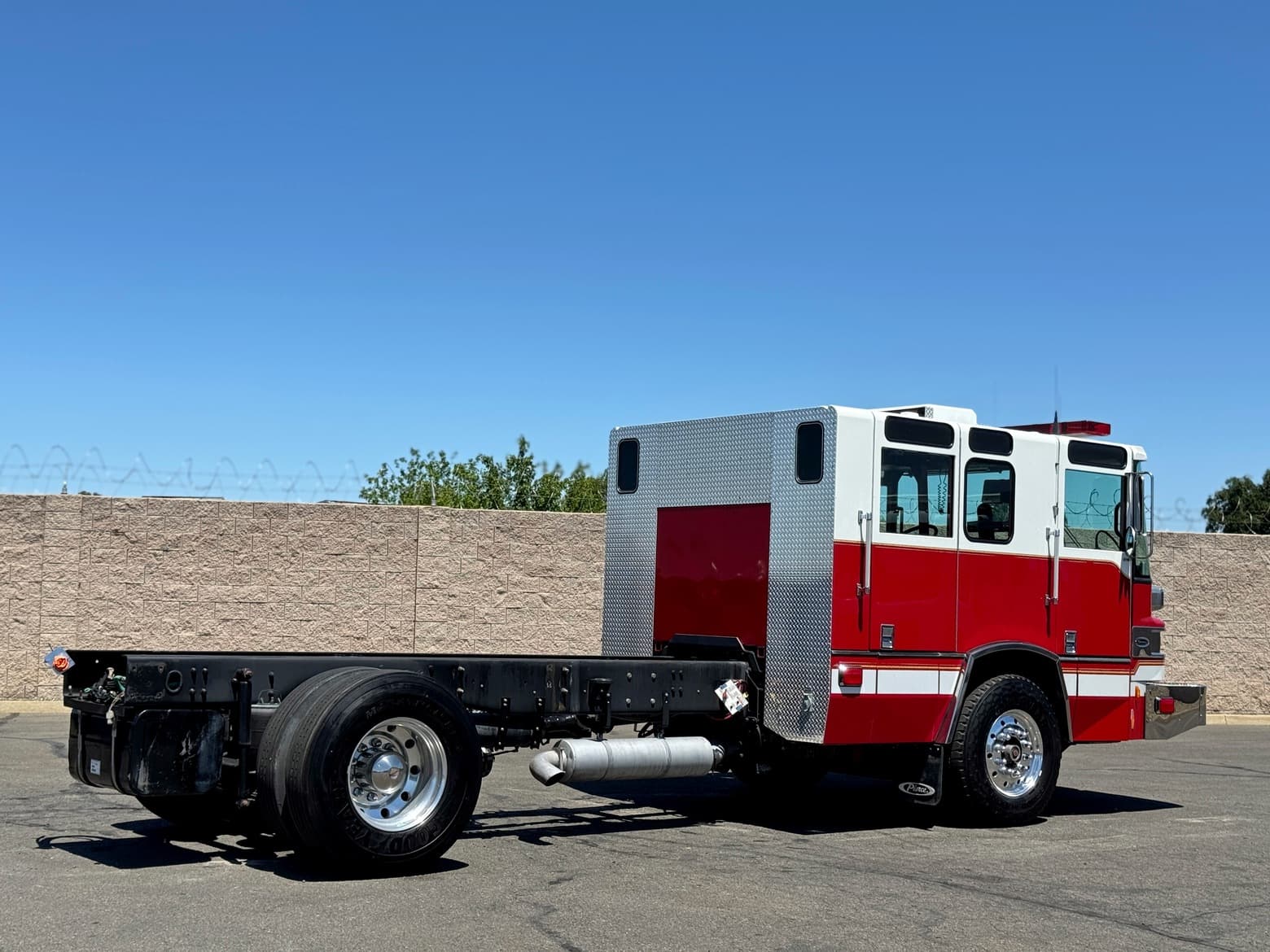 2005 Pierce Quantum Single Axle Cab & Chassis