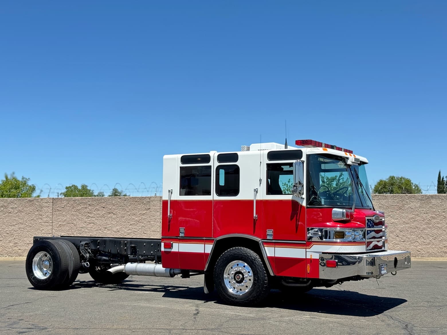 2005 Pierce Quantum Single Axle Cab & Chassis