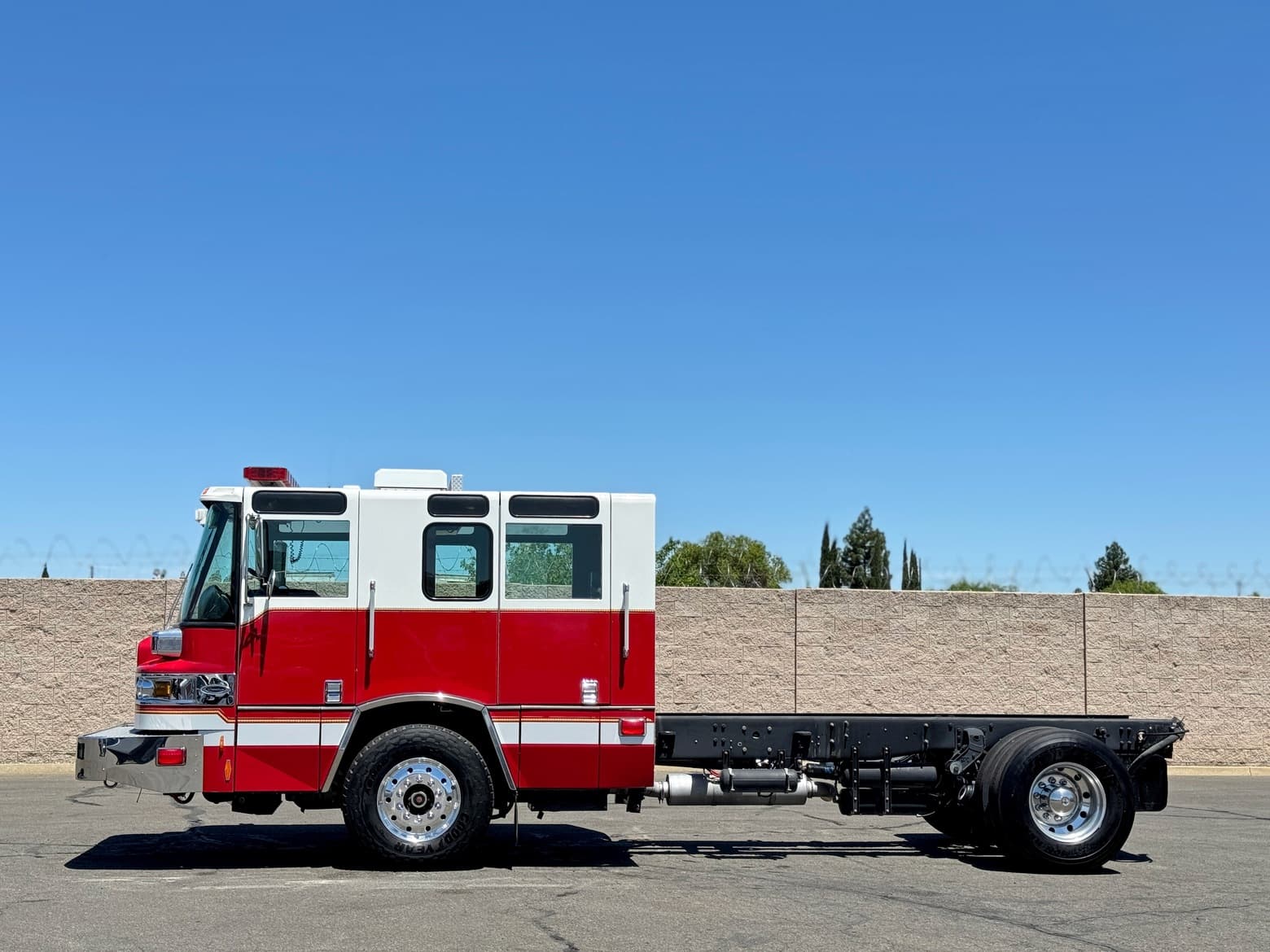 2005 Pierce Quantum Single Axle Cab & Chassis