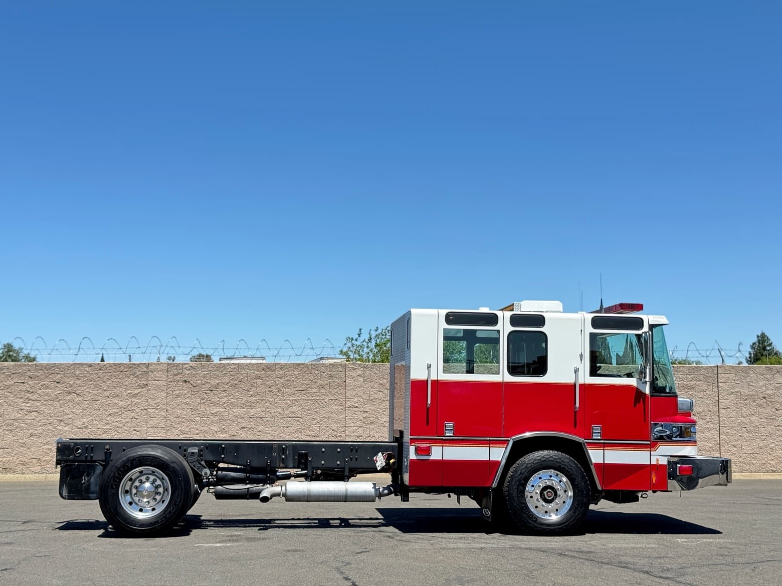 2005 Pierce Quantum Single Axle Cab & Chassis
