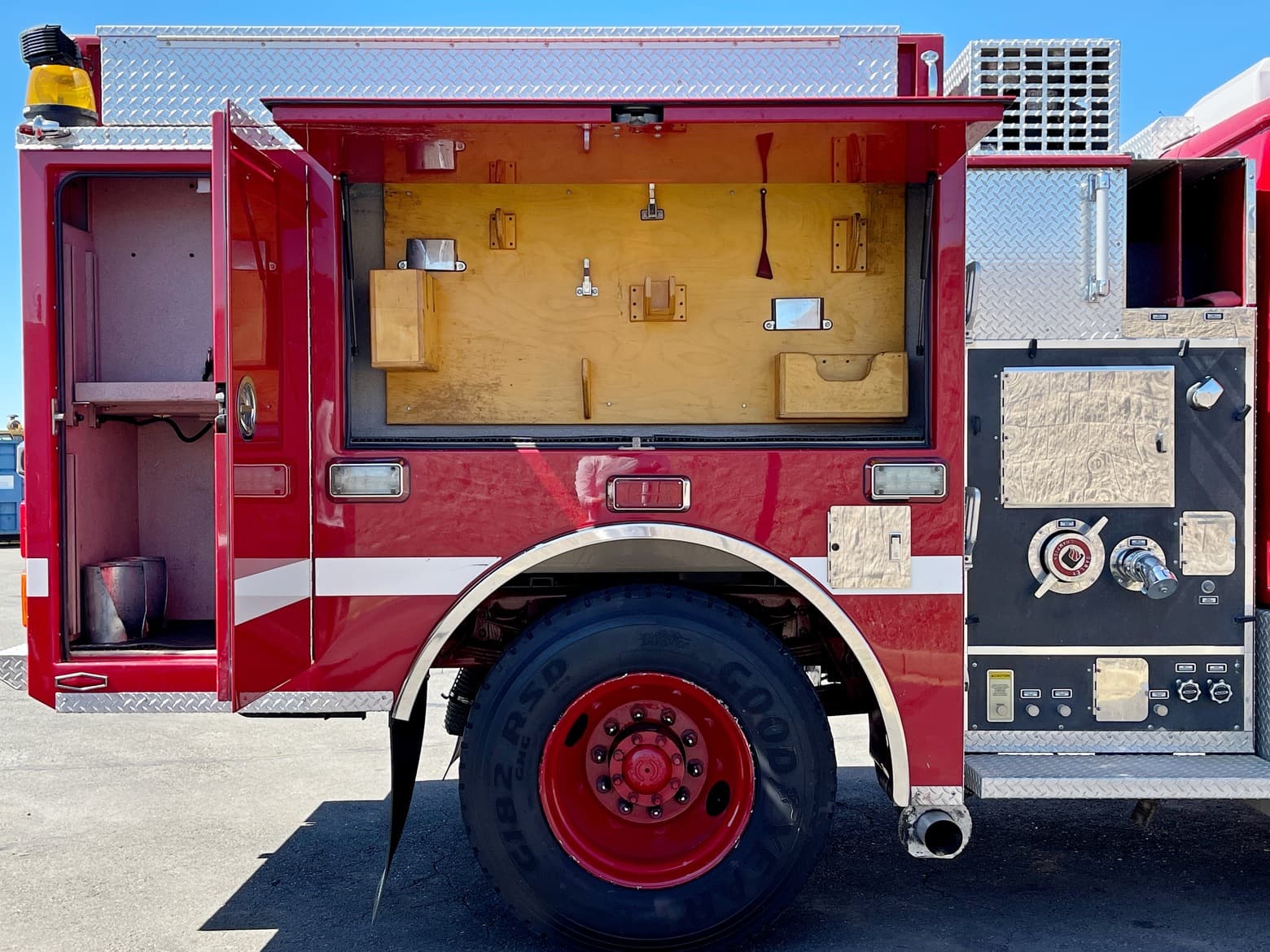 1999 International 4900 Pierce Type 3 Fire Truck