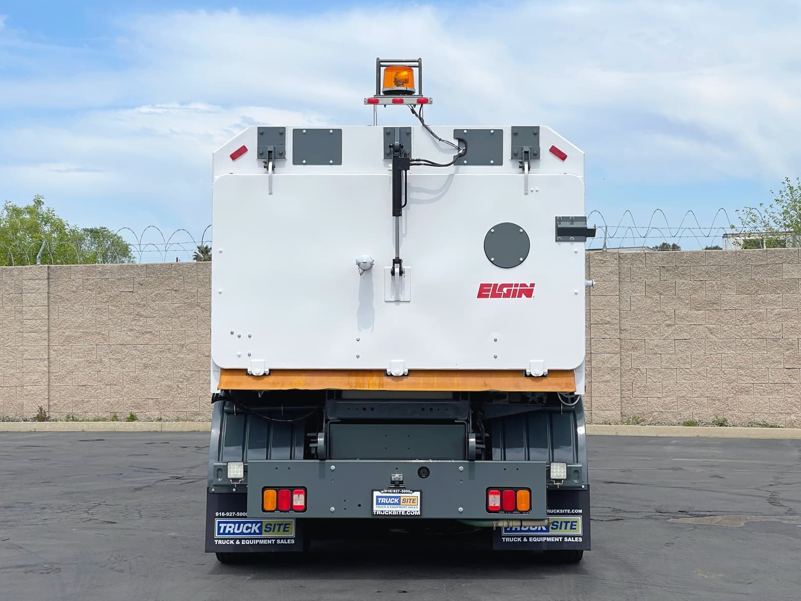 2011 International Elgin Crosswind Sweeper